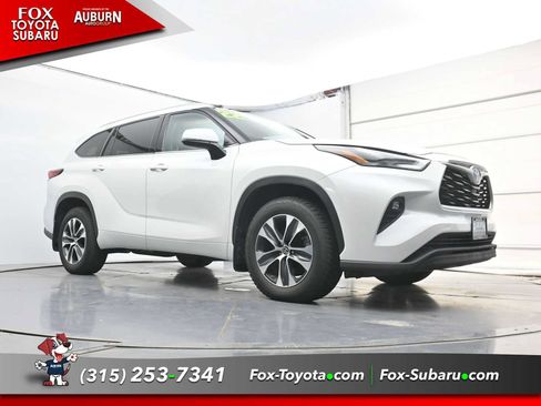 Used 2022 Toyota Highlander XLE AWD/4WD image 20