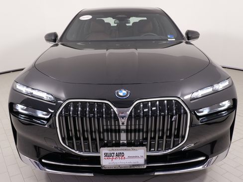 Used 2024 BMW i7 xDrive60 w/ Executive Package image 4