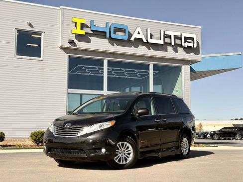 Used 2013 Toyota Sienna XLE w/ Premium Pkg image 1