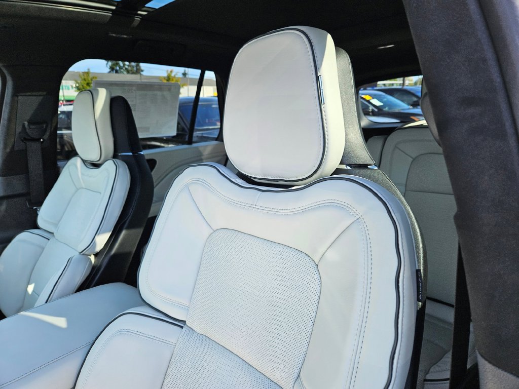 New 2027 Lincoln Navigator Reserve AWD/4WD image 19