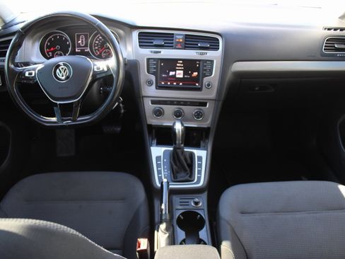 Used 2016 Volkswagen Golf S image 22