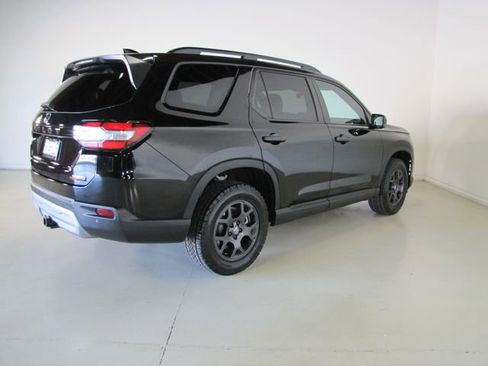 Certified 2024 Honda Pilot TrailSport image 25