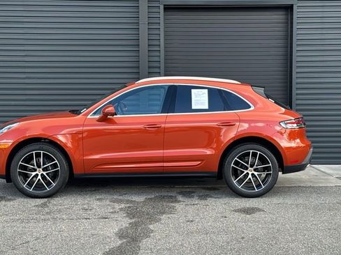 Certified 2025 Porsche Macan AWD/4WD image 21