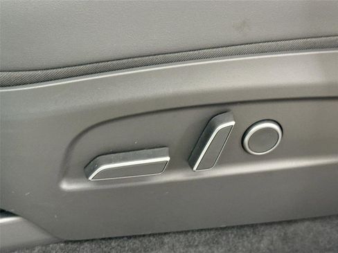 Used 2026 Tesla Model Y 2WD image 7