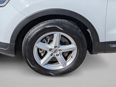 Used 2018 Ford Explorer XLT image 22