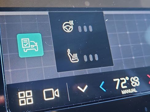 Used 2025 Volvo XC40 B5 Plus w/ Protection Package Premier image 13