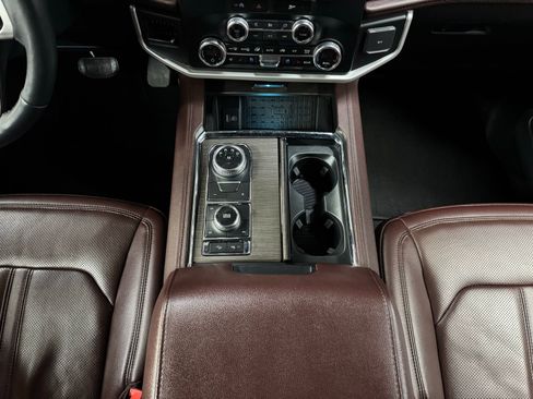 Used 2024 Ford Expedition Limited image 28