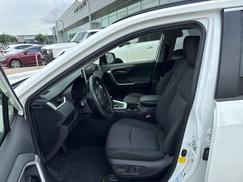 Used 2020 Toyota RAV4 XLE w/ Convenience Package AWD/4WD image 3