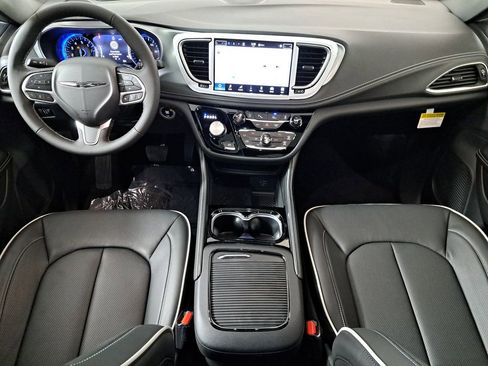 New 2026 Chrysler Pacifica Limited image 12