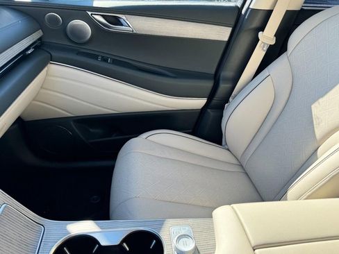 Certified 2025 Genesis GV80 2.5T Prestige image 14