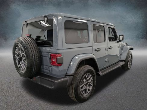 Used 2026 Jeep Wrangler Unlimited Sahara AWD/4WD image 4