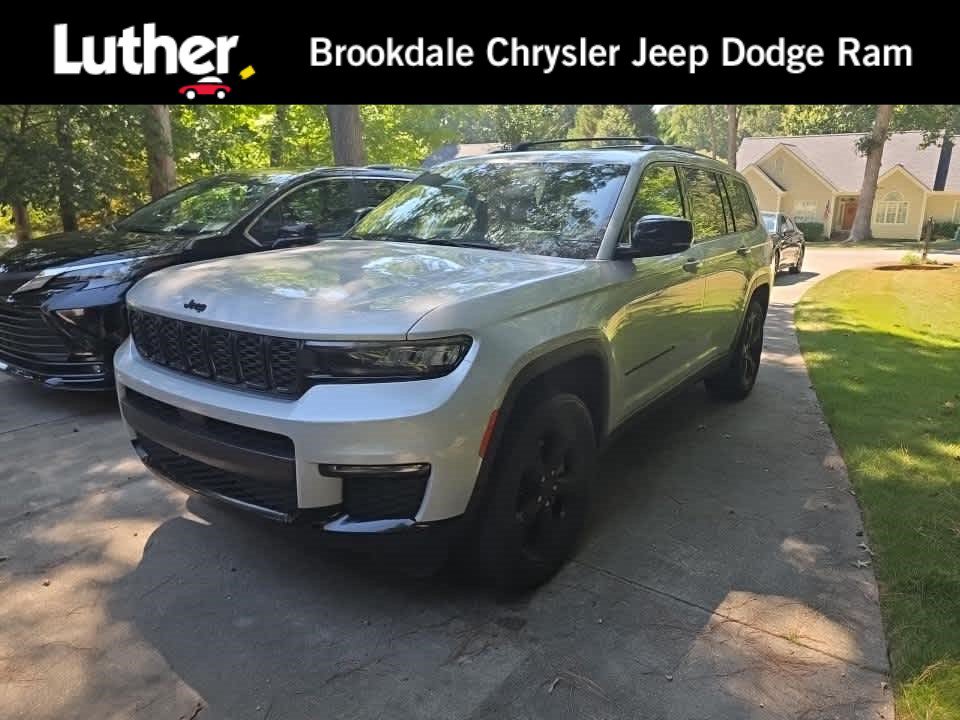 Used 2023 Jeep Grand Cherokee L Limited w/ Black Appearance Package AWD/4WD image 1