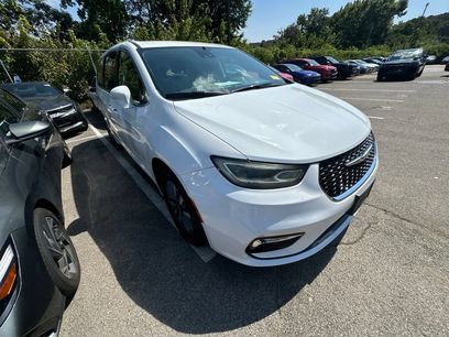 Used 2022 Chrysler Pacifica Touring-L