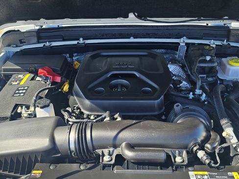 Used 2024 Jeep Wrangler Unlimited Rubicon 4xe w/ Technology Group image 10