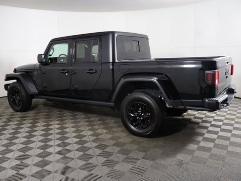 Used 2023 Jeep Gladiator Sport image 10