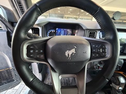 Used 2023 Ford Bronco Badlands image 9