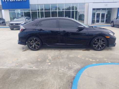 Used 2017 Honda Civic Sport image 8