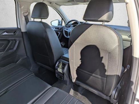 Used 2024 Volkswagen Tiguan SE image 29
