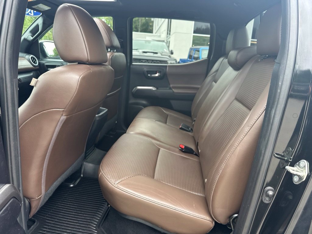 Used 2020 Toyota Tacoma Limited AWD/4WD image 31