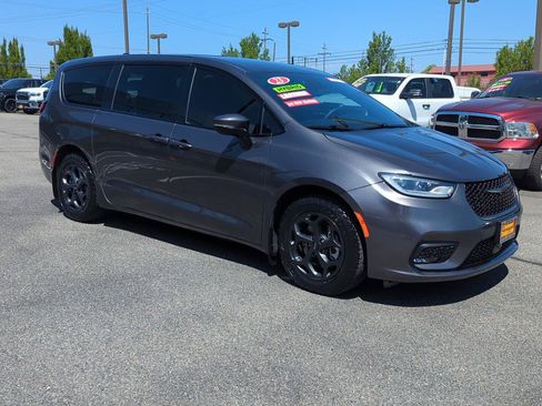 Used 2023 Chrysler Pacifica Touring-L w/ S Appearance Package FWD image 1