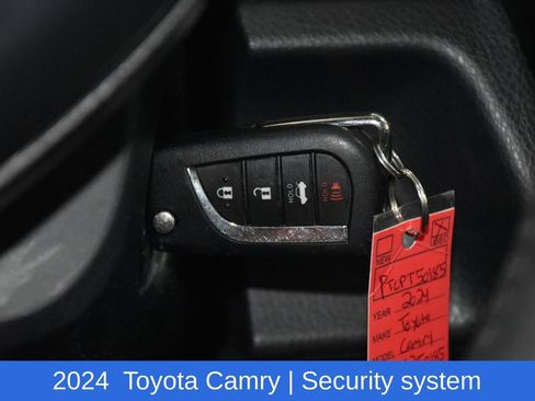 Used 2024 Toyota Camry SE image 14