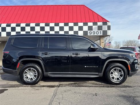 Used 2022 Jeep Wagoneer Series I w/ Convenience Group I AWD/4WD image 8