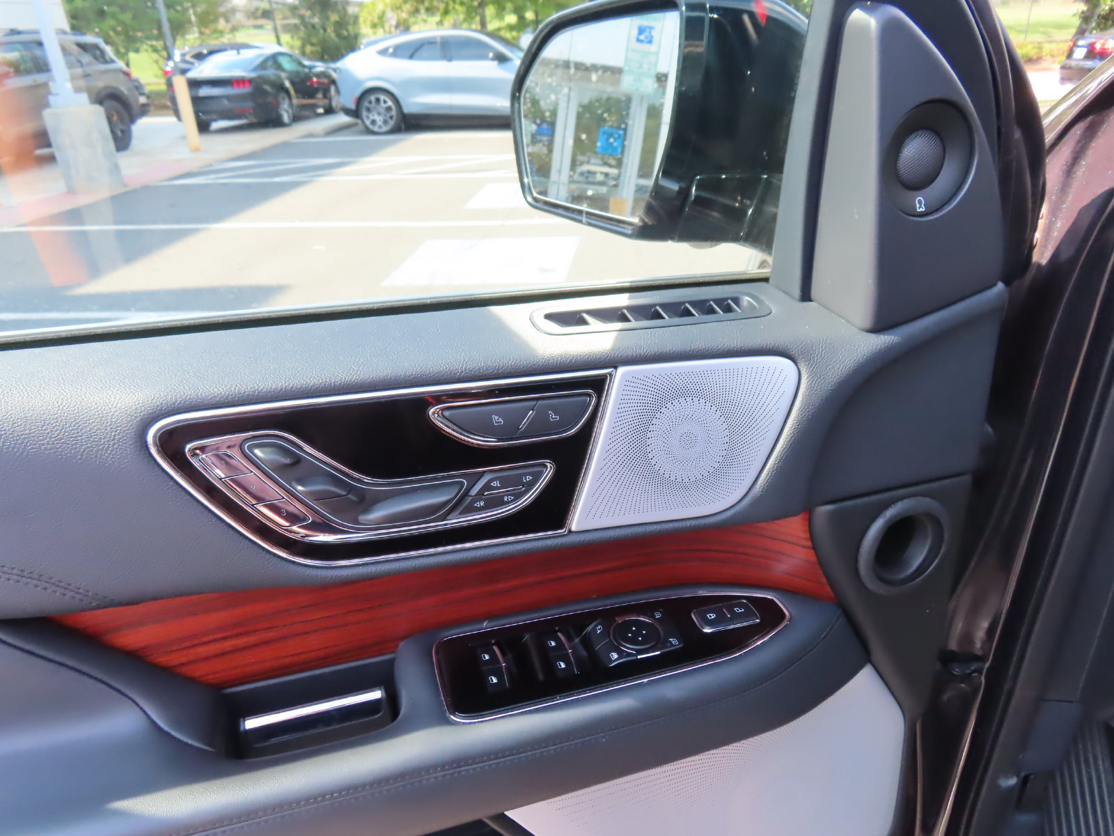 Used 2024 Lincoln Navigator L Reserve AWD/4WD image 14