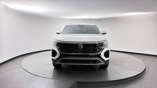 Used 2024 Volkswagen Atlas Cross Sport SE FWD image 12