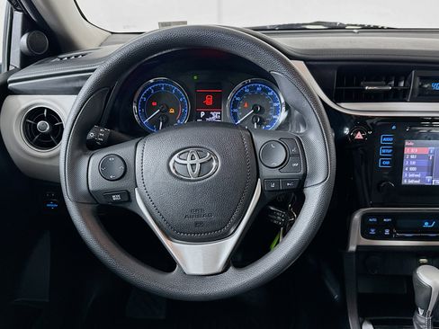 Used 2017 Toyota Corolla LE image 18