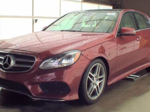 Used 2016 Mercedes-Benz E 350 4MATIC Sedan w/ Premium Package image 2