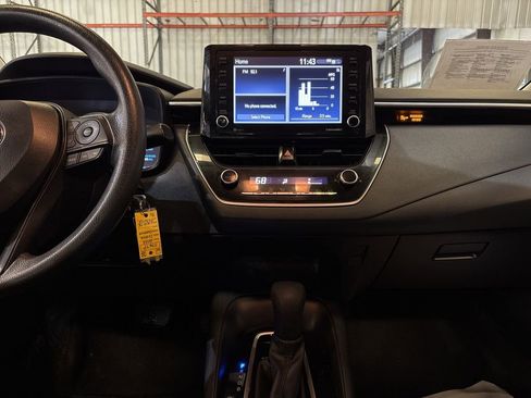 Used 2022 Toyota Corolla LE image 25