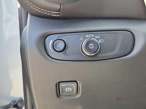 Used 2025 Chevrolet Blazer LT FWD image 37
