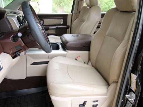 Used 2017 RAM 2500 Laramie w/ Convenience Group image 24