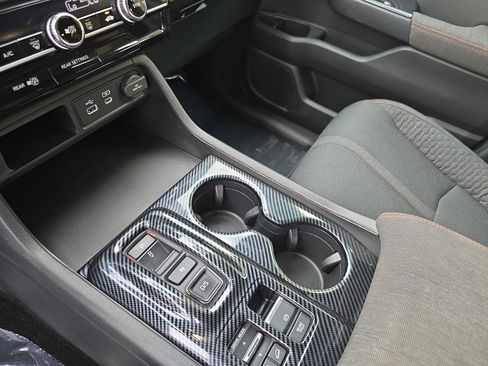 Used 2025 Honda Pilot Sport image 25