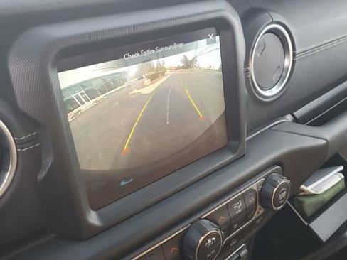 Certified 2022 Jeep Wrangler Unlimited Sahara w/ Cold Weather Group image 18