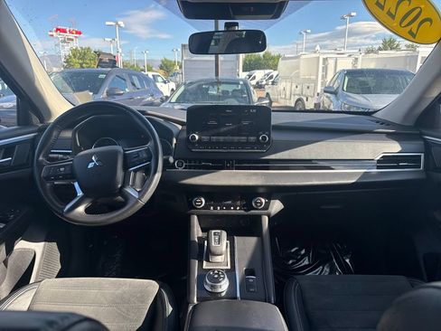 Used 2022 Mitsubishi Outlander SE FWD image 17
