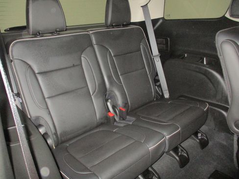 Certified 2023 GMC Acadia Denali w/ Denali Ultimate Package image 16