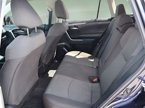 Used 2022 Toyota RAV4 XLE AWD/4WD image 12