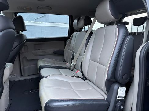 Used 2019 Kia Sedona EX image 23