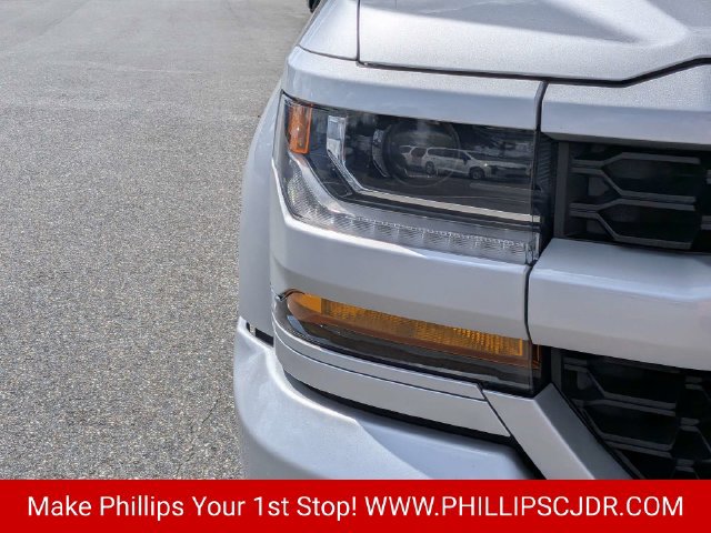 Used 2018 Chevrolet Silverado 1500 Custom w/ Custom Value Package RWD image 9