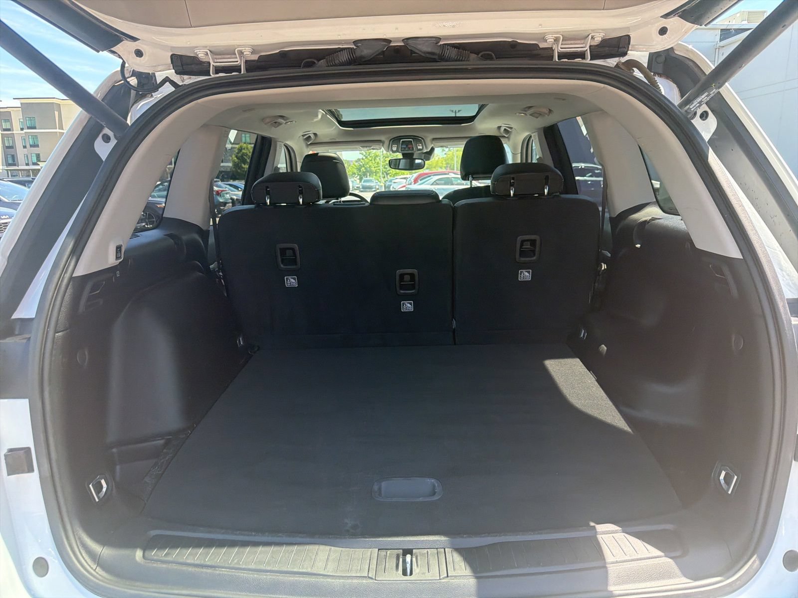 Used 2023 Jeep Grand Cherokee Limited AWD/4WD image 19