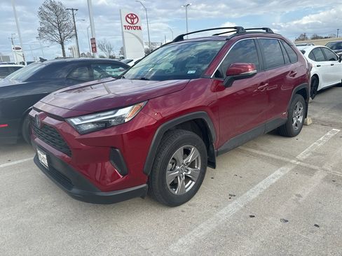 Used 2024 Toyota RAV4 XLE w/ Convenience Package image 1