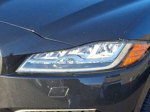 Used 2018 Jaguar F-PACE S image 9