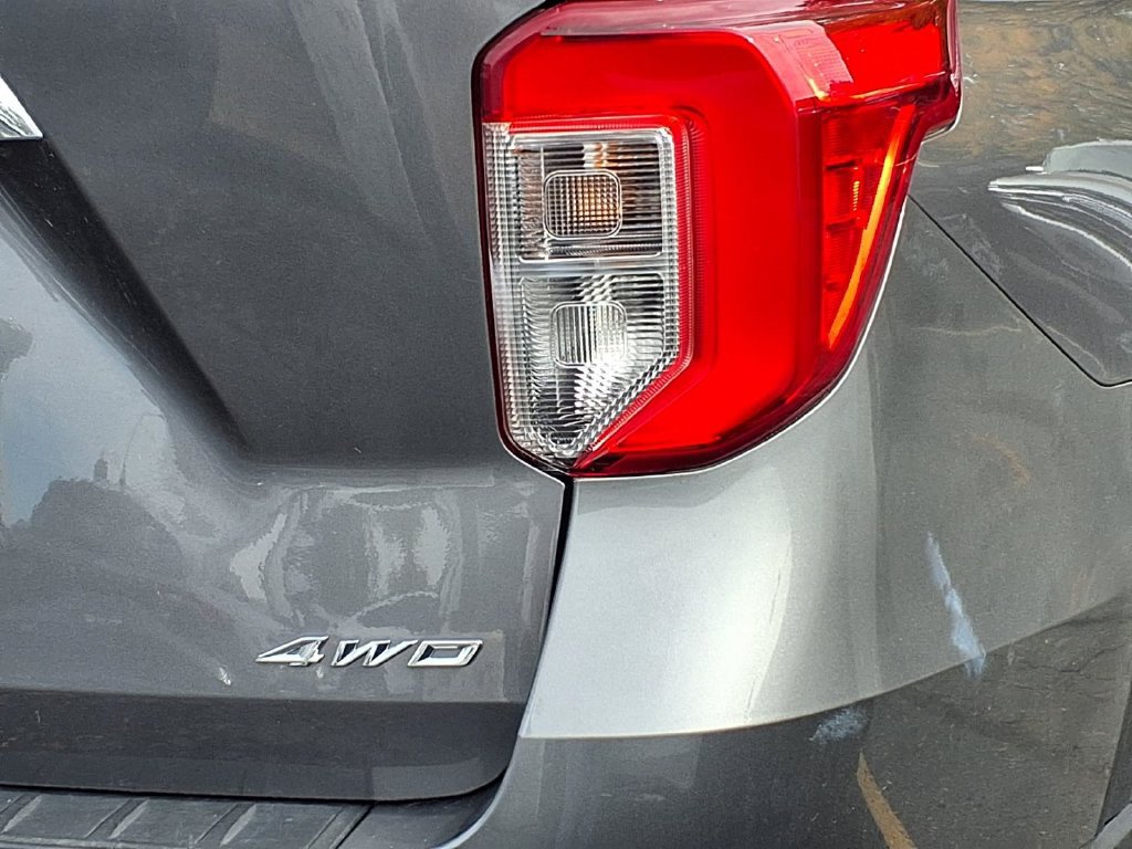 Certified 2023 Ford Explorer XLT w/ Equipment Group 202A AWD/4WD image 7