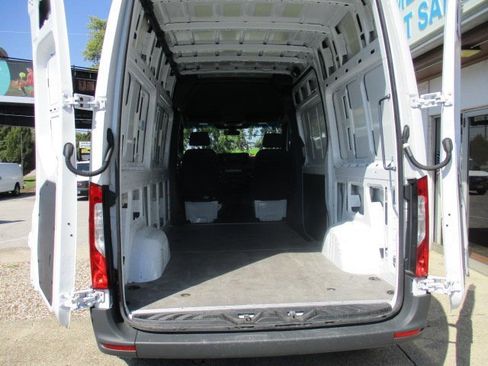 Used 2025 Mercedes-Benz Sprinter 2500 image 6