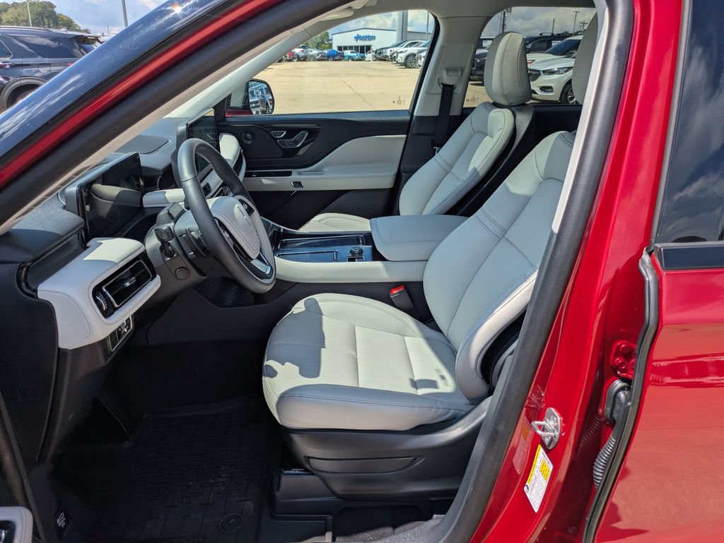 Used 2026 Lincoln Aviator 2WD image 4