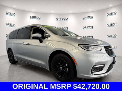 Used 2023 Chrysler Pacifica Touring-L