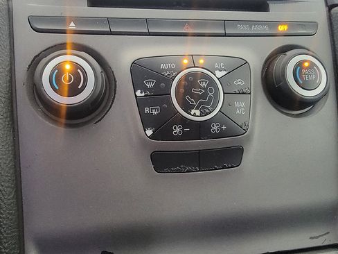 Used 2016 Ford Taurus SEL FWD image 9