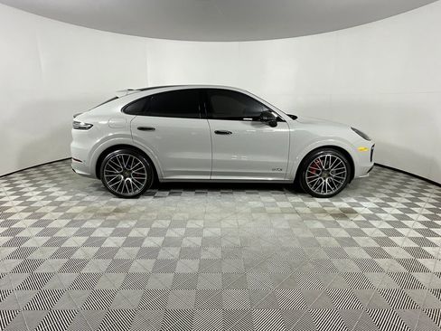 Used 2022 Porsche Cayenne GTS image 5