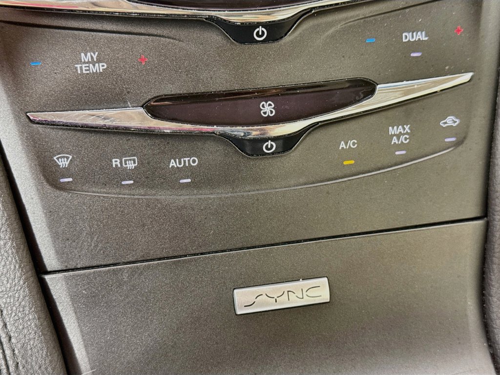 Used 2019 Lincoln MKT AWD image 18